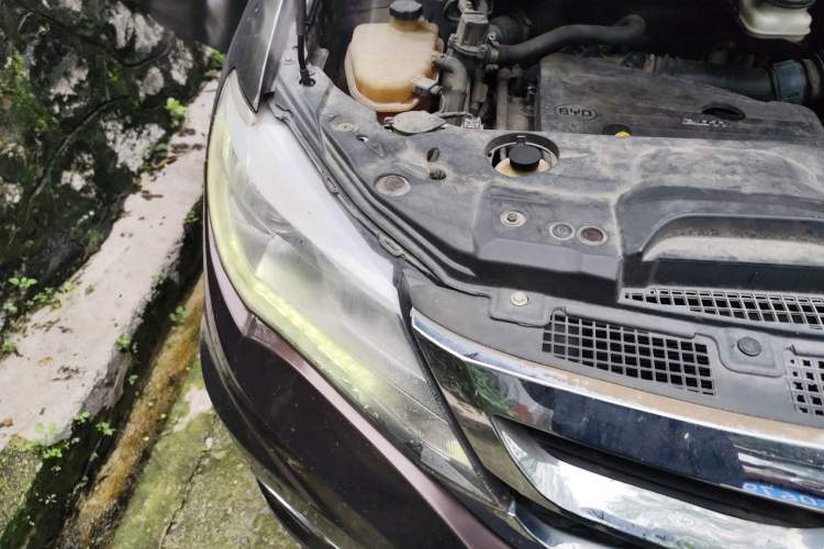 Used BYD S7 2015 2.0T Automatic Prestige Model Engine Bay Right