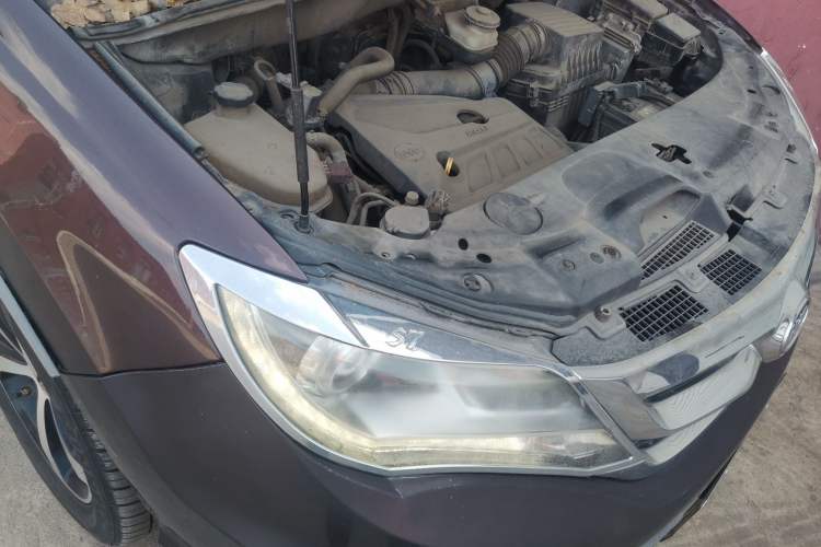 Used BYD S7 2015 2.0T Automatic Prestige Model Engine Bay Right