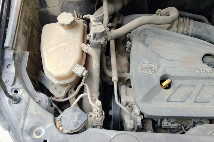 Used BYD S7 2015 2.0T Upgraded Automatic Luxury Version Engine Bay Right