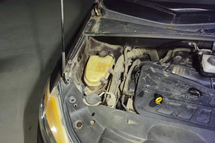 Used BYD S7 2015 2.0T Upgraded Automatic Luxury Version Engine Bay Right