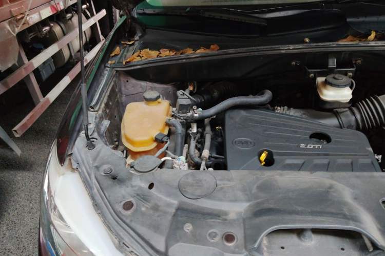 Used BYD S7 2015 2.0T Automatic Luxury Model Engine Bay Right