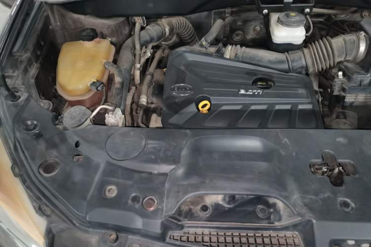 Used BYD S7 2015 2.0T Upgraded Automatic Luxury Version Engine Bay Right