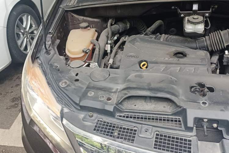 Used BYD S7 2015 2.0T Upgraded Automatic Luxury Version Engine Bay Right