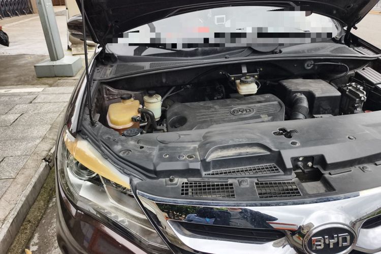Used BYD S7 2015 1.5T Upgraded Manual Luxury Model Engine Bay Right