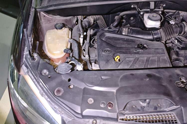 Used BYD S7 2015 2.0T Automatic Prestige Model Engine Bay Right