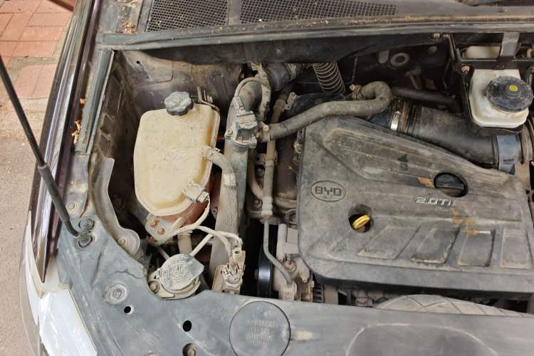 Used BYD S7 2015 2.0T Upgraded Automatic Flagship Version Engine Bay Right