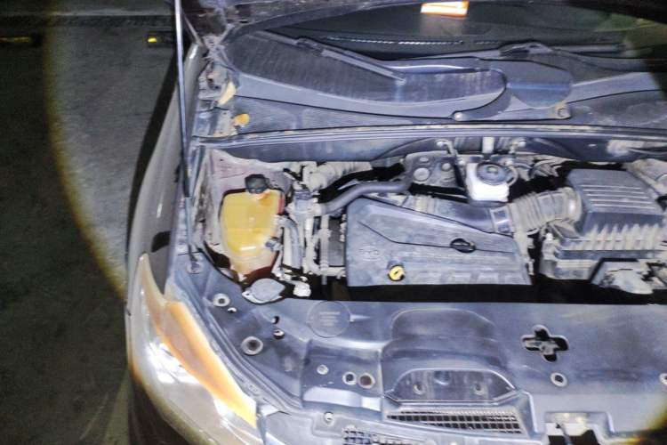 Used BYD S7 2015 2.0T Automatic Prestige Model Engine Bay Right