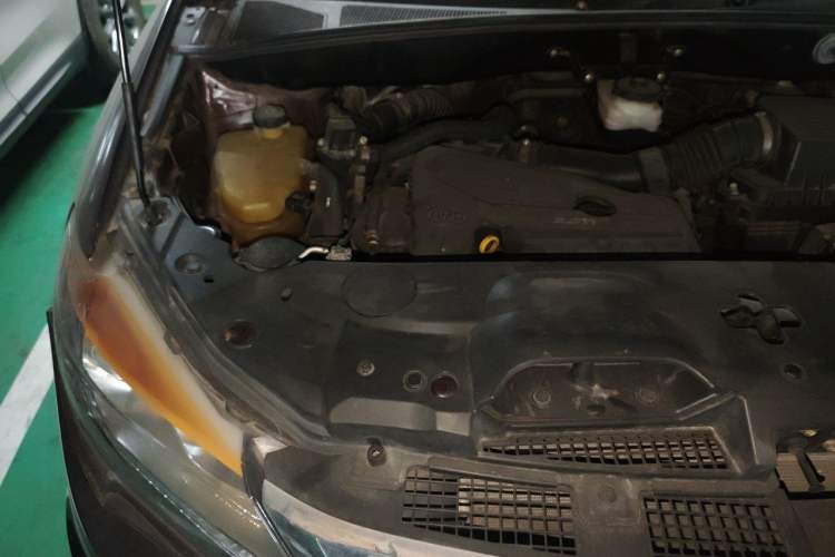 Used BYD S7 2015 2.0T Automatic Prestige Model Engine Bay Right