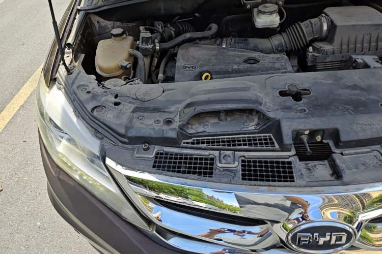 Used BYD S7 2015 2.0T Upgraded Automatic Luxury Version Engine Bay Right