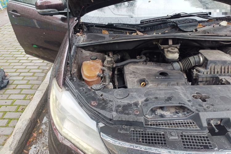 Used BYD S7 2015 2.0T Upgraded Automatic Luxury Version Engine Bay Right