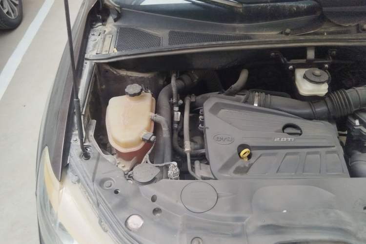 Used BYD S7 2015 2.0T Upgraded Automatic Flagship Version Engine Bay Right