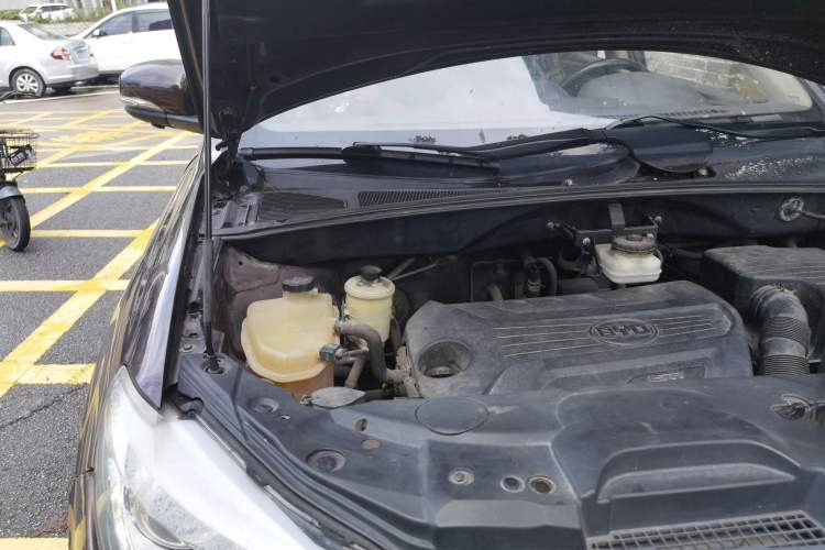 Used BYD S7 2015 1.5T Upgraded Manual Luxury Model Engine Bay Right