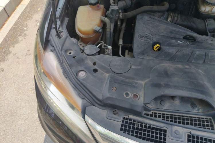 Used BYD S7 2015 2.0T Upgraded Automatic Luxury Version Engine Bay Right