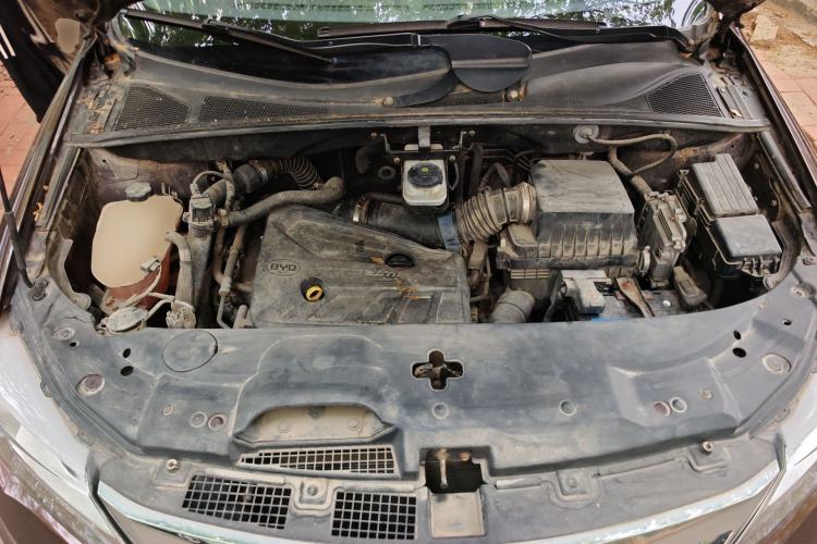 Used BYD S7 2015 2.0T Upgraded Automatic Flagship Version Engine Bay