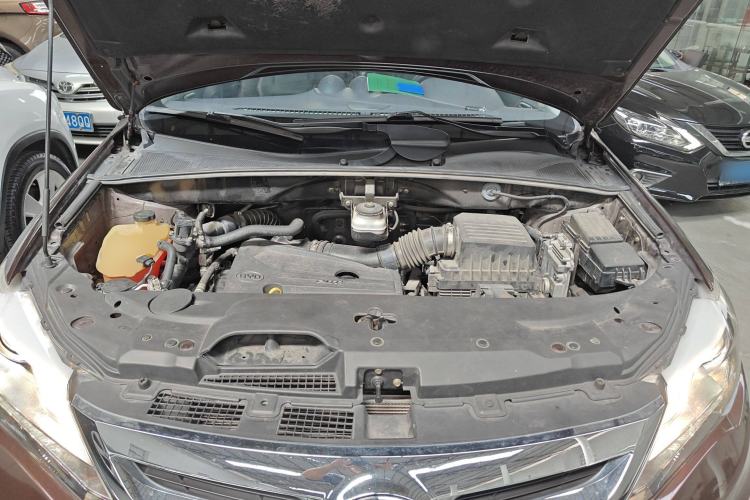 Used BYD S7 2015 2.0T Automatic Prestige Model Engine Bay