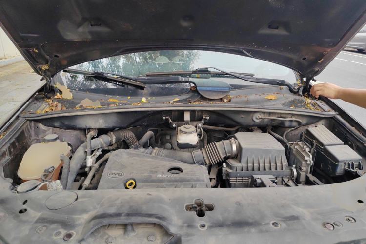 Used BYD S7 2015 2.0T Upgraded Automatic Luxury Version Engine Bay