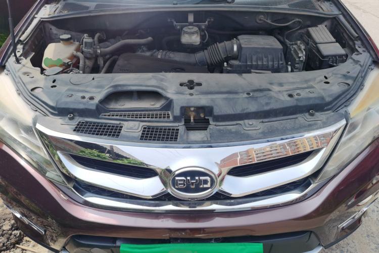 Used BYD S7 2015 2.0T Upgraded Automatic Flagship Version Engine Bay