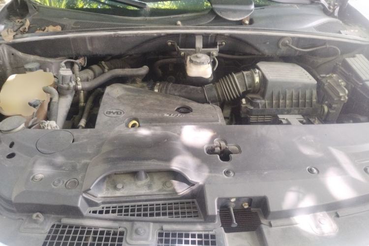 Used BYD S7 2015 2.0T Automatic Prestige Model Engine Bay