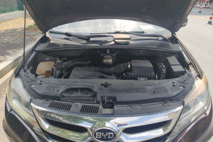 Used BYD S7 2015 2.0T Upgraded Automatic Luxury Version Engine Bay