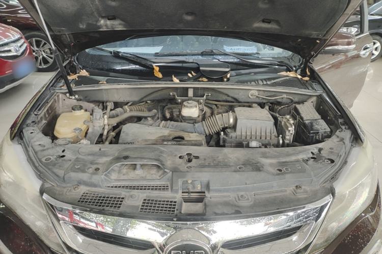 Used BYD S7 2015 2.0T Automatic Flagship Edition Engine Bay