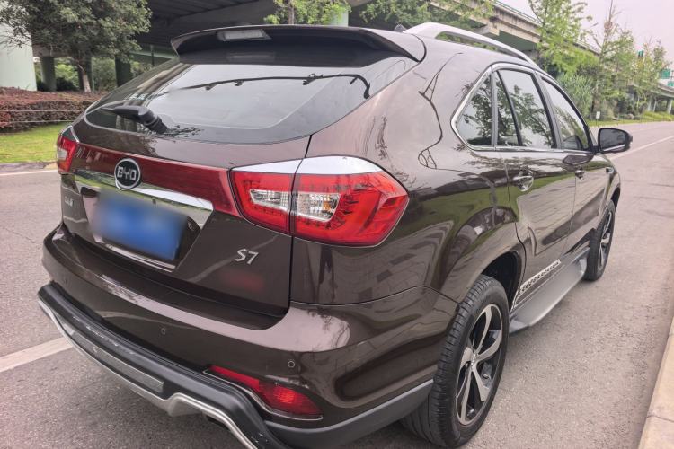 Used BYD S7 2015 2.0T Upgraded Automatic Luxury Version Exterior 10