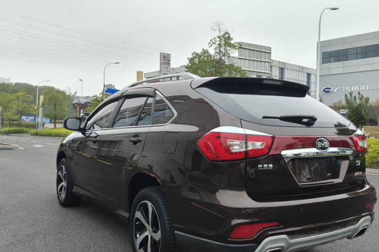 Used BYD S7 2015 2.0T Upgraded Automatic Luxury Version Exterior 2