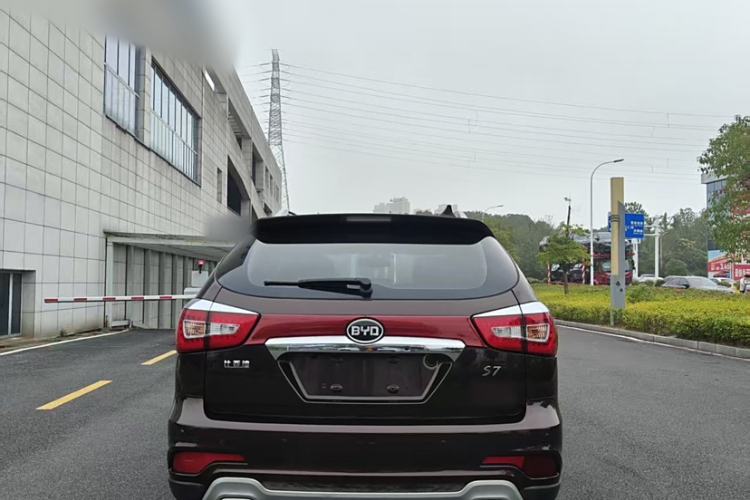 Used BYD S7 2015 2.0T Upgraded Automatic Luxury Version Exterior 3