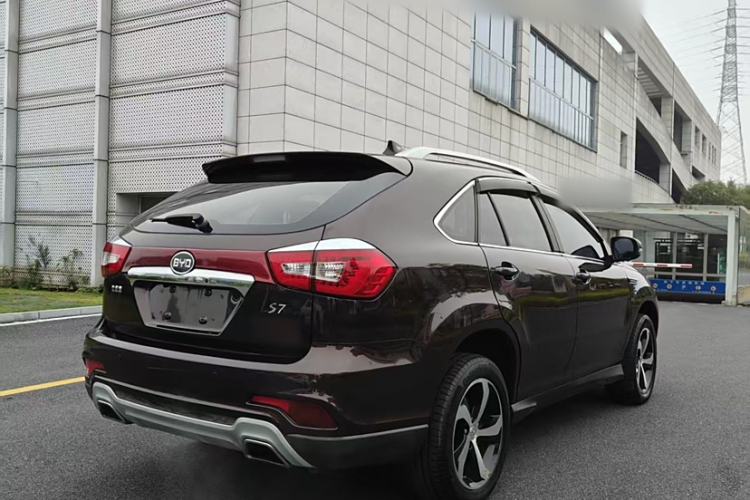 Used BYD S7 2015 2.0T Upgraded Automatic Luxury Version Exterior 4