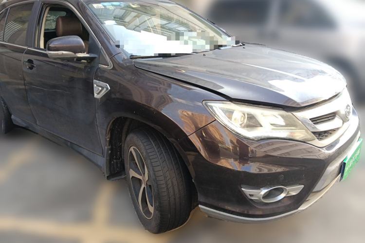 Used BYD S7 2015 2.0T Upgraded Automatic Luxury Version Front Right 45 Deg