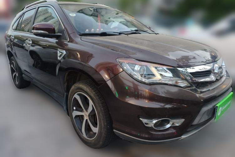 Used BYD S7 2015 2.0T Upgraded Automatic Luxury Version Front Right 45 Deg