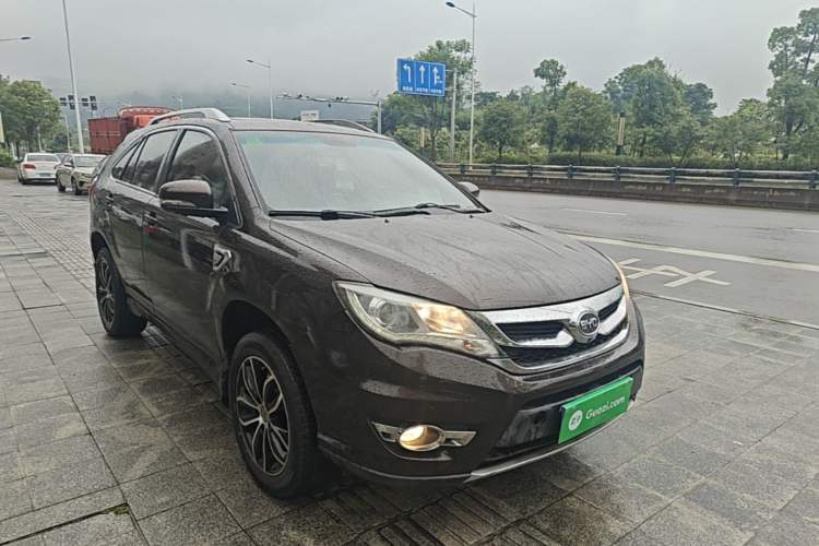 Used BYD S7 2015 2.0T Automatic Flagship Edition Front Right 45 Deg