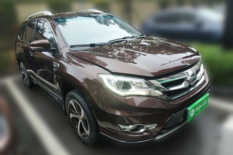 Used BYD S7 2015 2.0T Automatic Flagship Edition Front Right 45 Deg