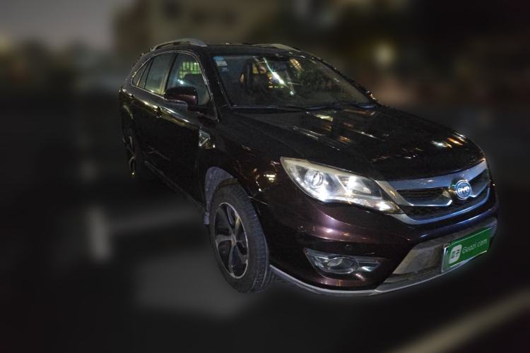Used BYD S7 2015 2.0T Upgraded Automatic Luxury Version Front Right 45 Deg