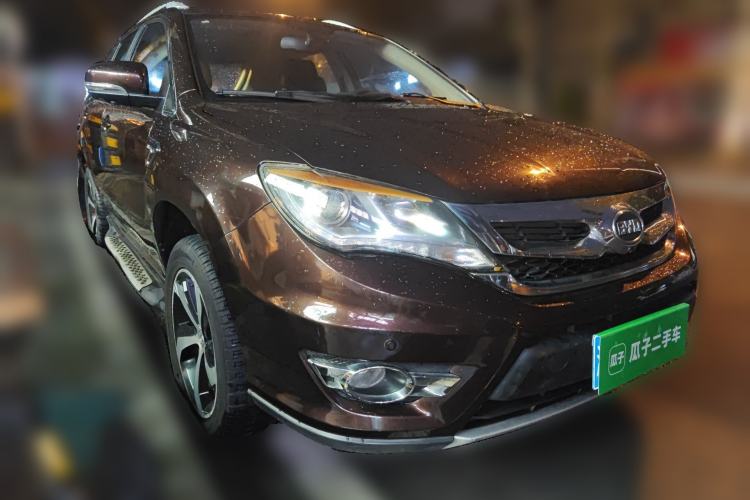Used BYD S7 2015 2.0T Upgraded Automatic Luxury Version Front Right 45 Deg