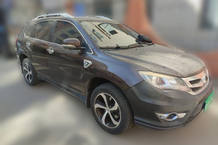 Used BYD S7 2015 2.0T Upgraded Automatic Luxury Version Front Right 45 Deg
