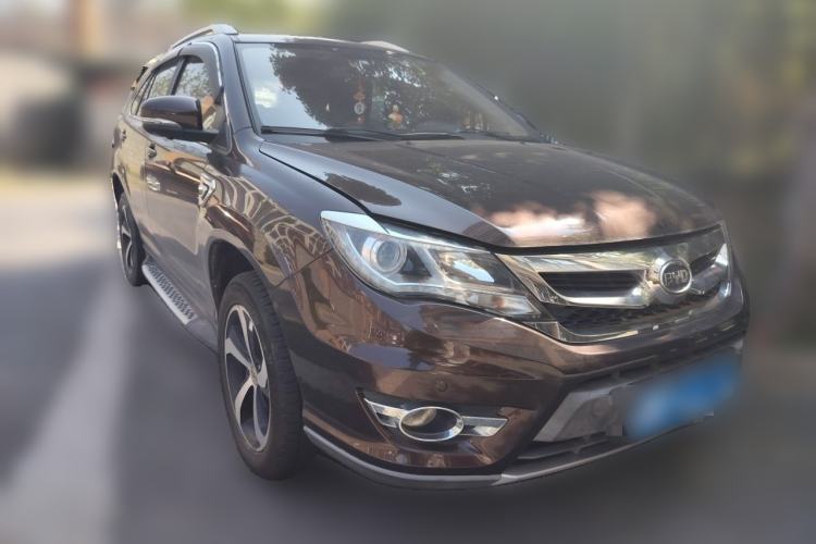 Used BYD S7 2015 2.0T Upgraded Automatic Luxury Version Front Right 45 Deg