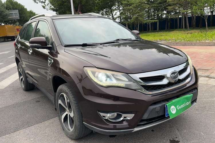 Used BYD S7 2015 2.0T Upgraded Automatic Luxury Version Front Right 45 Deg