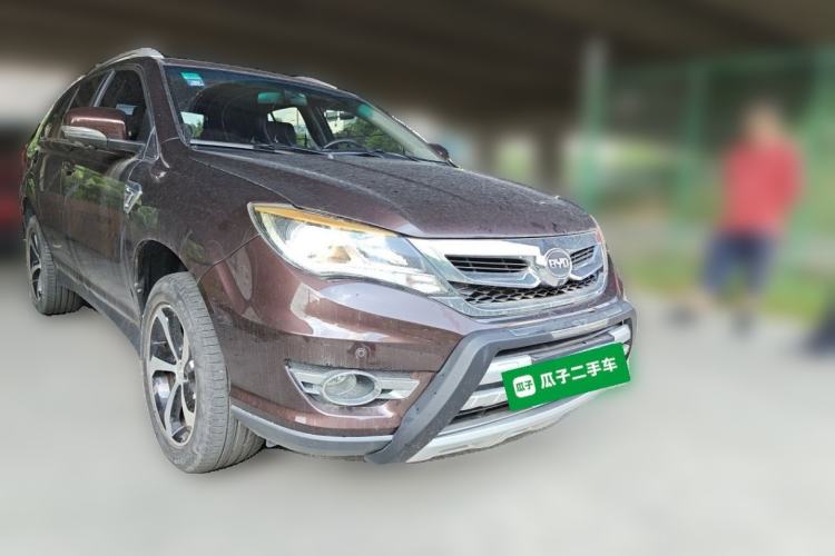 Used BYD S7 2015 2.0T Automatic Flagship Edition Front Right 45 Deg