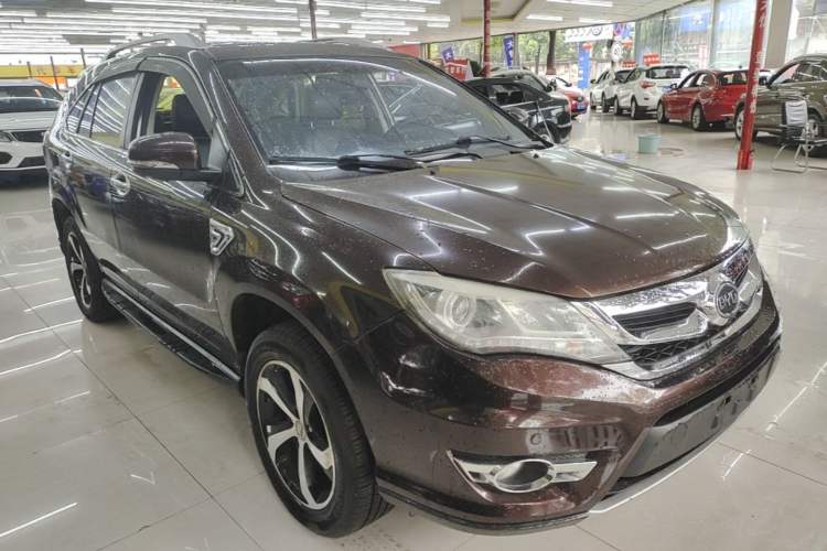 Used BYD S7 2015 2.0T Automatic Flagship Edition Front Right 45 Deg