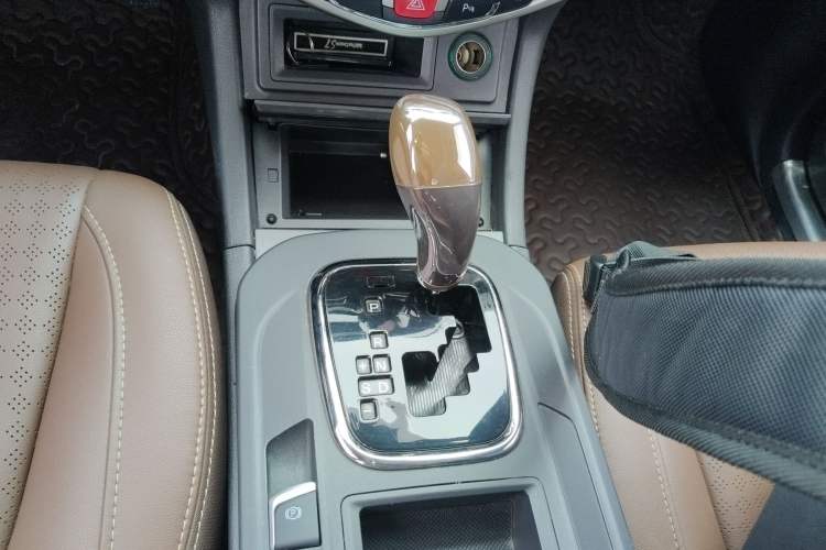 Used BYD S7 2015 2.0T Upgraded Automatic Luxury Version Gear Lever