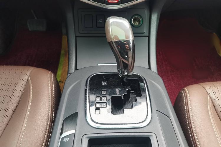Used BYD S7 2015 2.0T Automatic Prestige Model Gear Lever