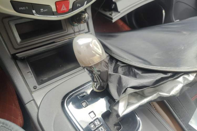Used BYD S7 2015 2.0T Upgraded Automatic Luxury Version Gear Lever