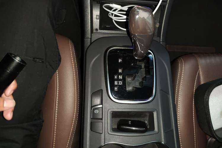 Used BYD S7 2015 2.0T Upgraded Automatic Luxury Version Gear Lever