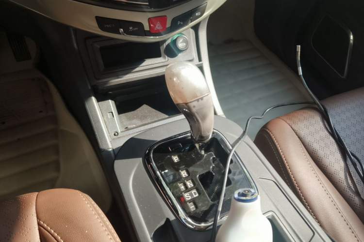 Used BYD S7 2015 2.0T Upgraded Automatic Luxury Version Gear Lever