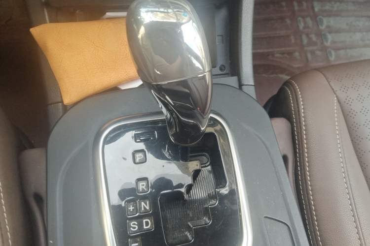 Used BYD S7 2015 2.0T Upgraded Automatic Luxury Version Gear Lever