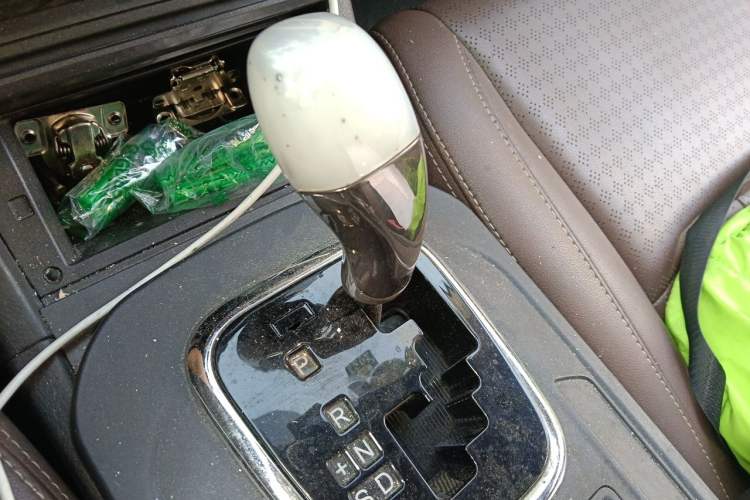 Used BYD S7 2015 2.0T Upgraded Automatic Luxury Version Gear Lever