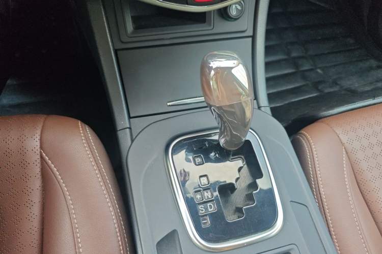 Used BYD S7 2015 2.0T Upgraded Automatic Luxury Version Gear Lever