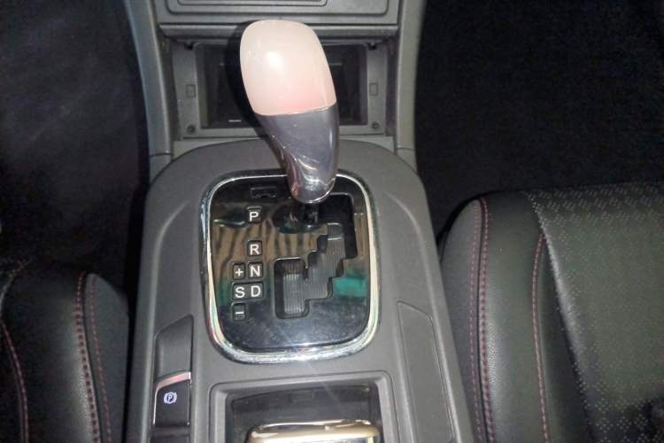 Used BYD S7 2015 2.0T Automatic Prestige Model Gear Lever