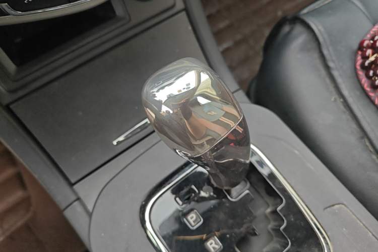 Used BYD S7 2015 2.0T Upgraded Automatic Luxury Version Gear Lever