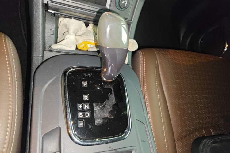 Used BYD S7 2015 2.0T Upgraded Automatic Luxury Version Gear Lever